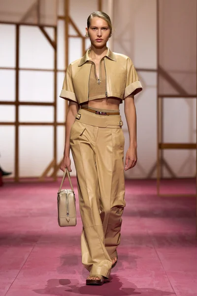 Look 5
